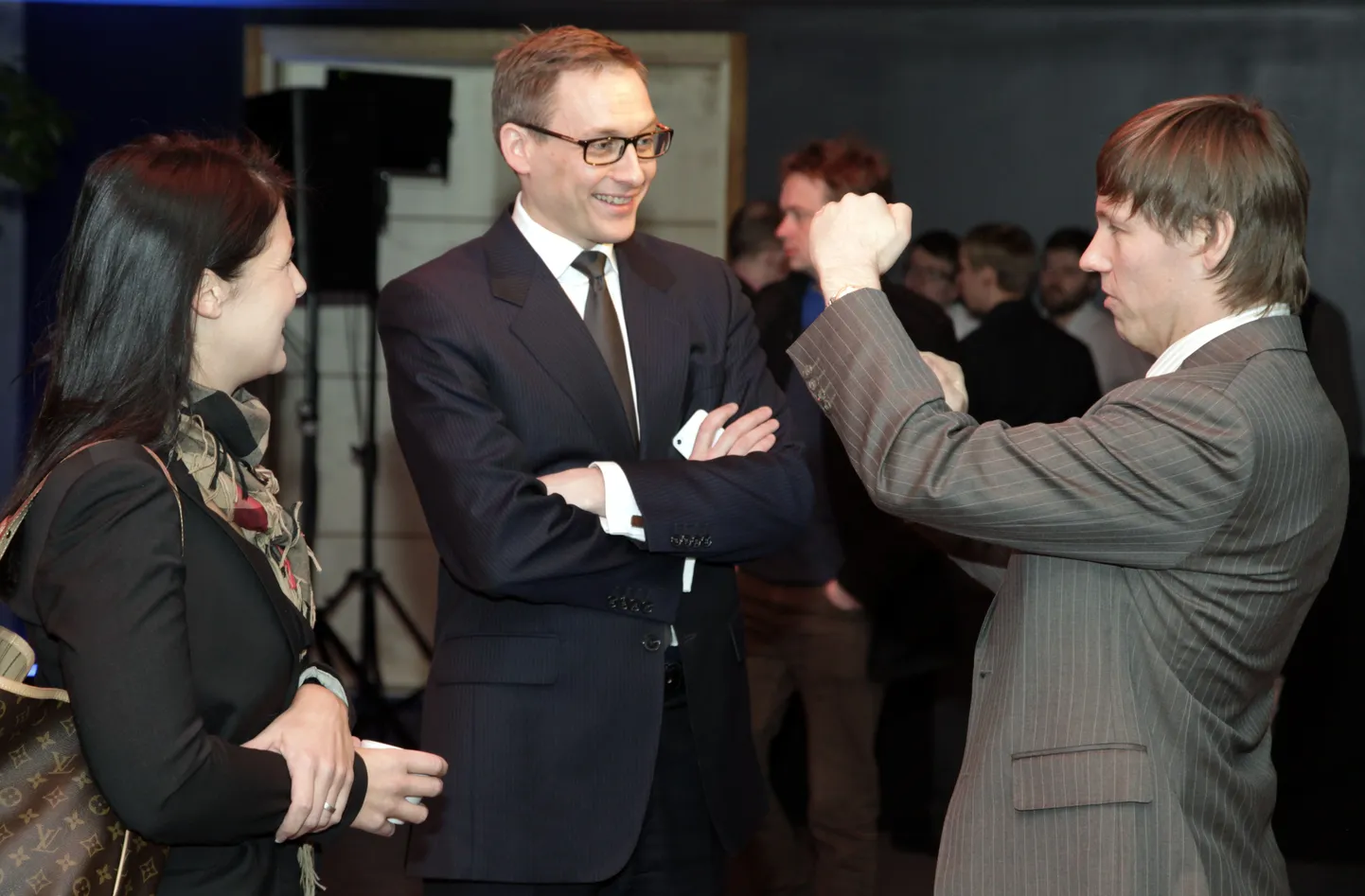 Estonian Airi juhatuse esimees Tero Taskila (keskel)