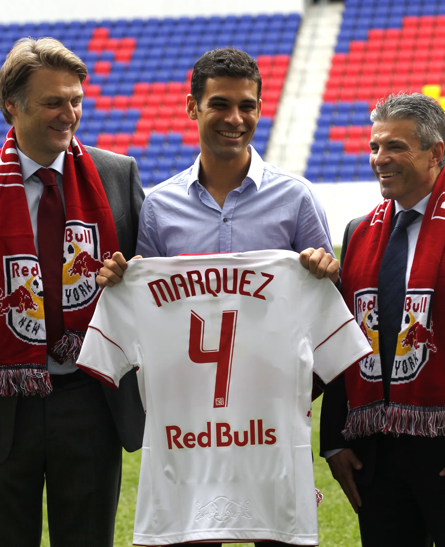 Rafael Marquez (keskel) New York Red Bullsi särgiga