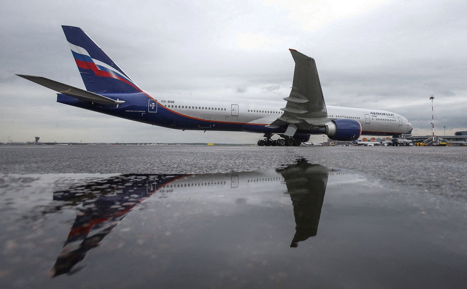 Самолет Боинг 777-300ER Аэрофлота в аэропорту Шереметьево.