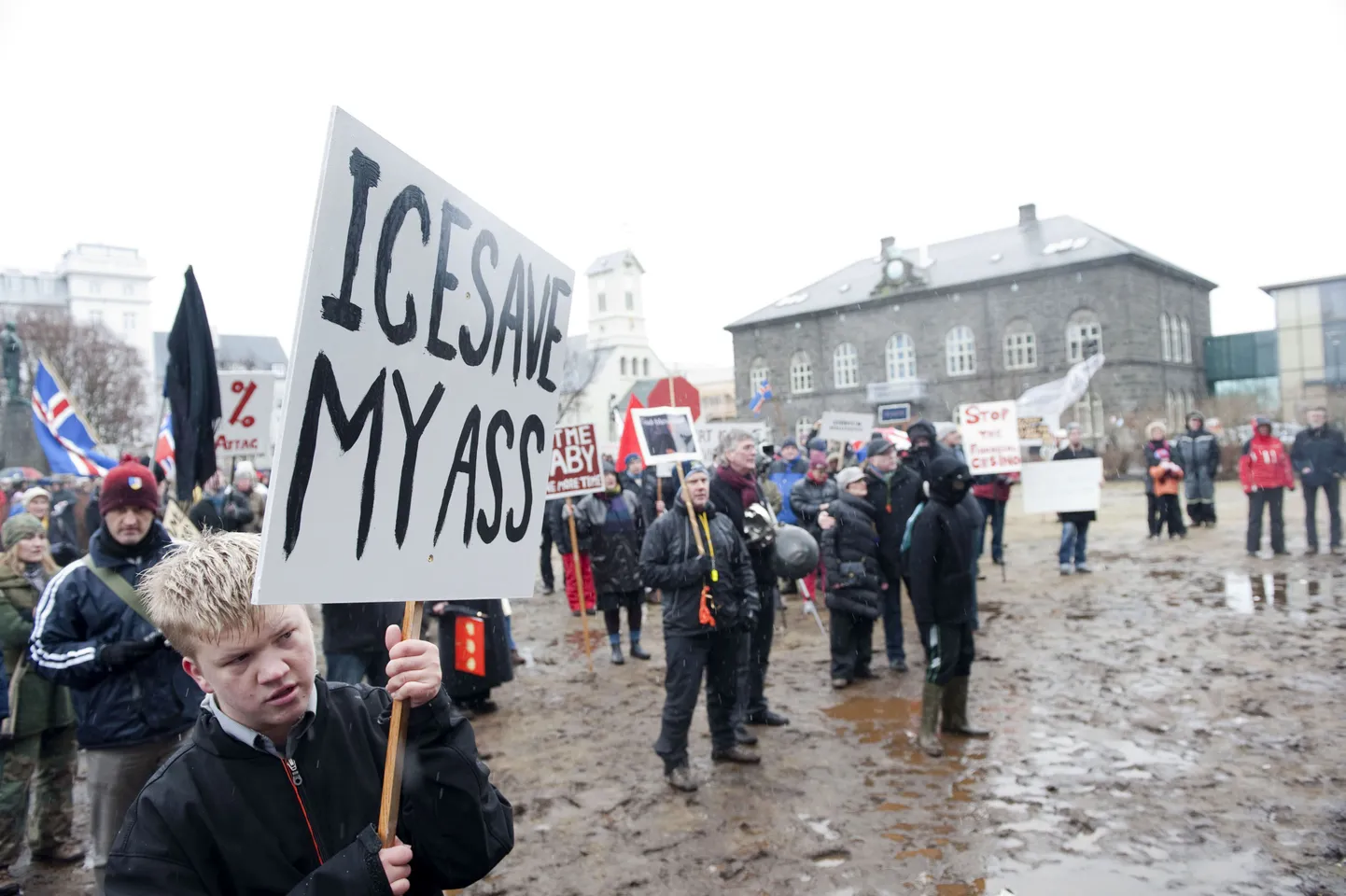 Islandlased näitasid rahvahääletusel nördimust poolteist aastat tagasi riiki tabanud majanduskrahhi üle, milles rahvas süüdistab pankureid ja poliitikuid.