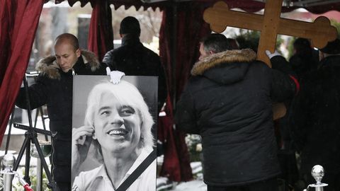 Галерея: прах Хворостовского похоронили на Новодевичьем кладбище в Москве 
