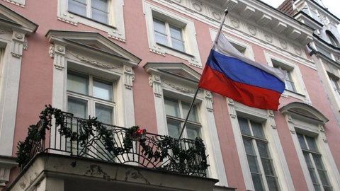 Российское посольство о вчерашнем инциденте: мы включили песни легендарного Георга Отса
