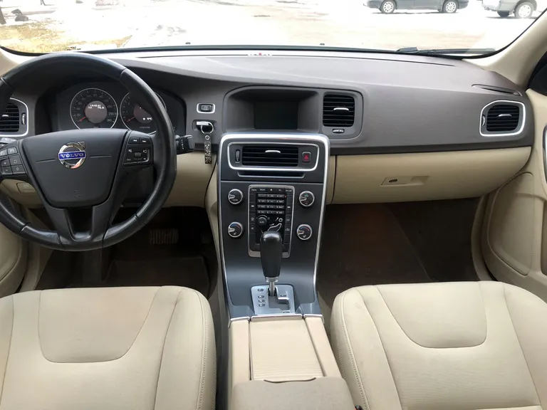 Lingamkoolitaja Epp Kärsin müüb autot