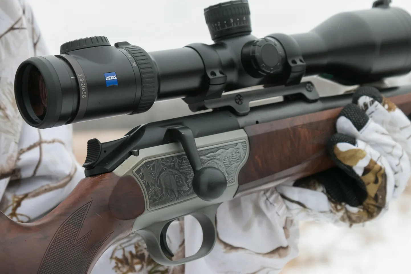 JAHIRELV BLASER R93 KOOS ZEISS VICTORY V8 OPTILISE SIHIKUGA.