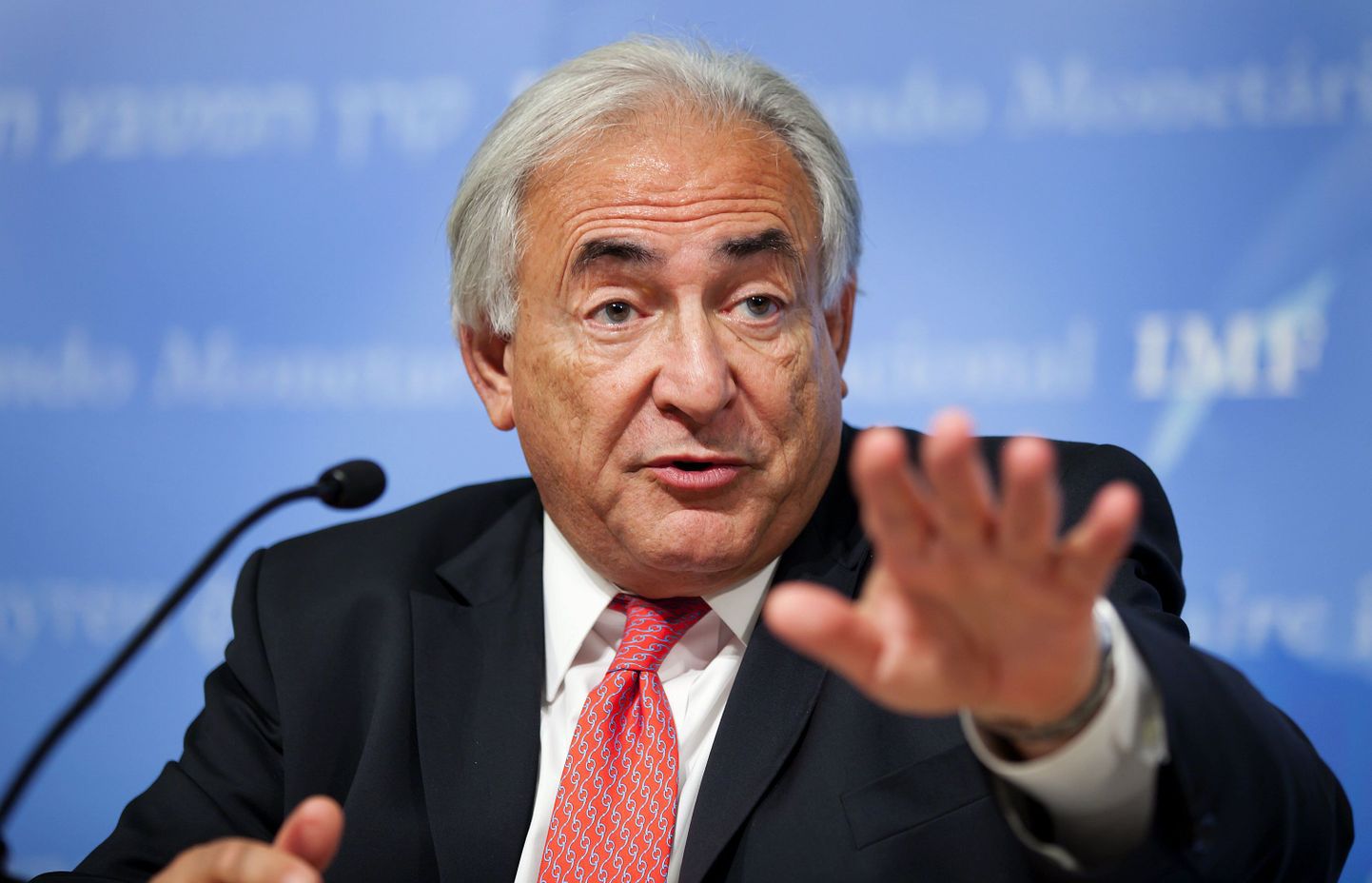 Rahvusvahelise Valuutafondi(IMF) juht Dominique Strauss-Kahn pressikonverentsil.