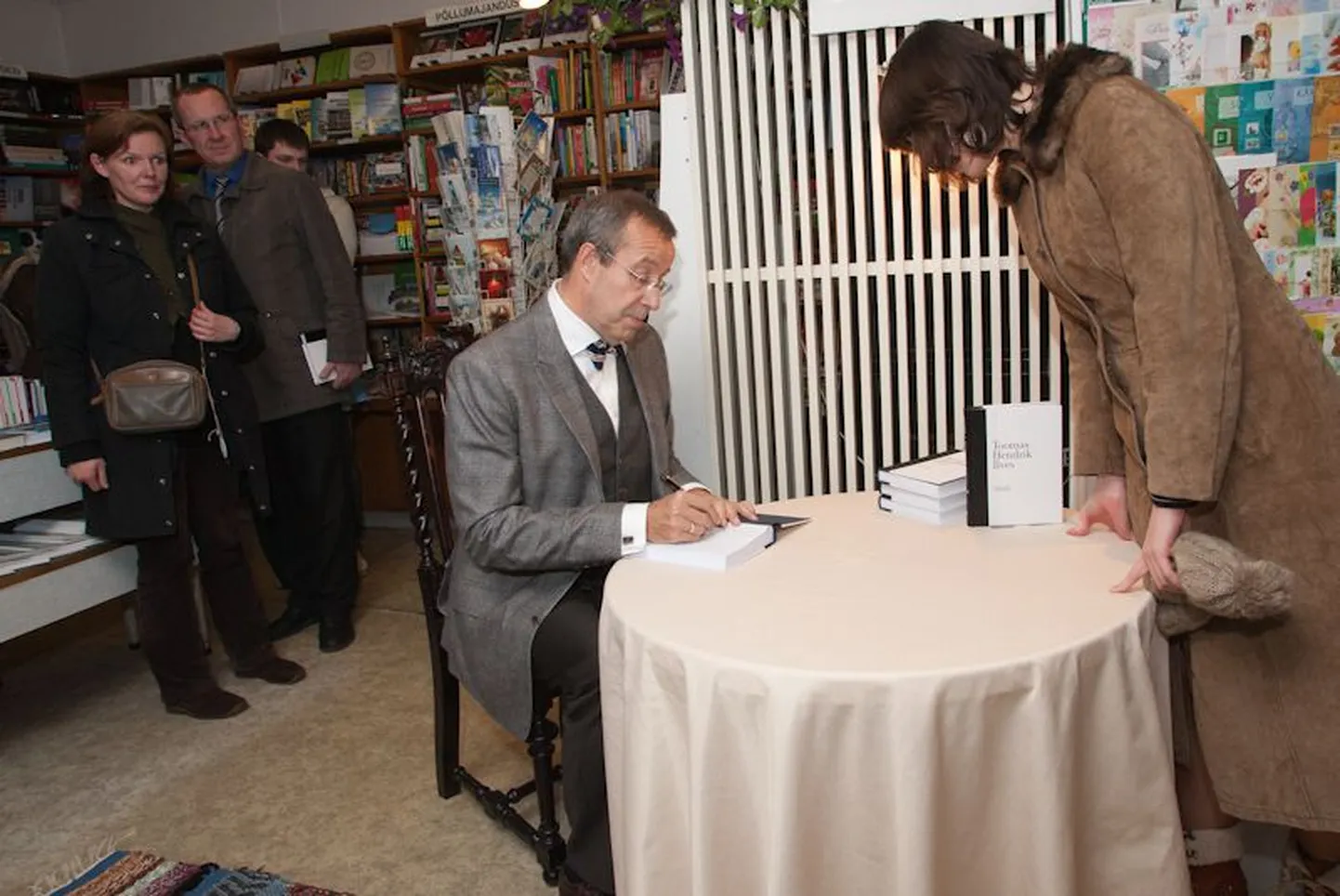 Eesti vabariigi president Toomas Hendrik Ilves esitles oma raamatut "Suurem Eesti" Abja raamatupoes.