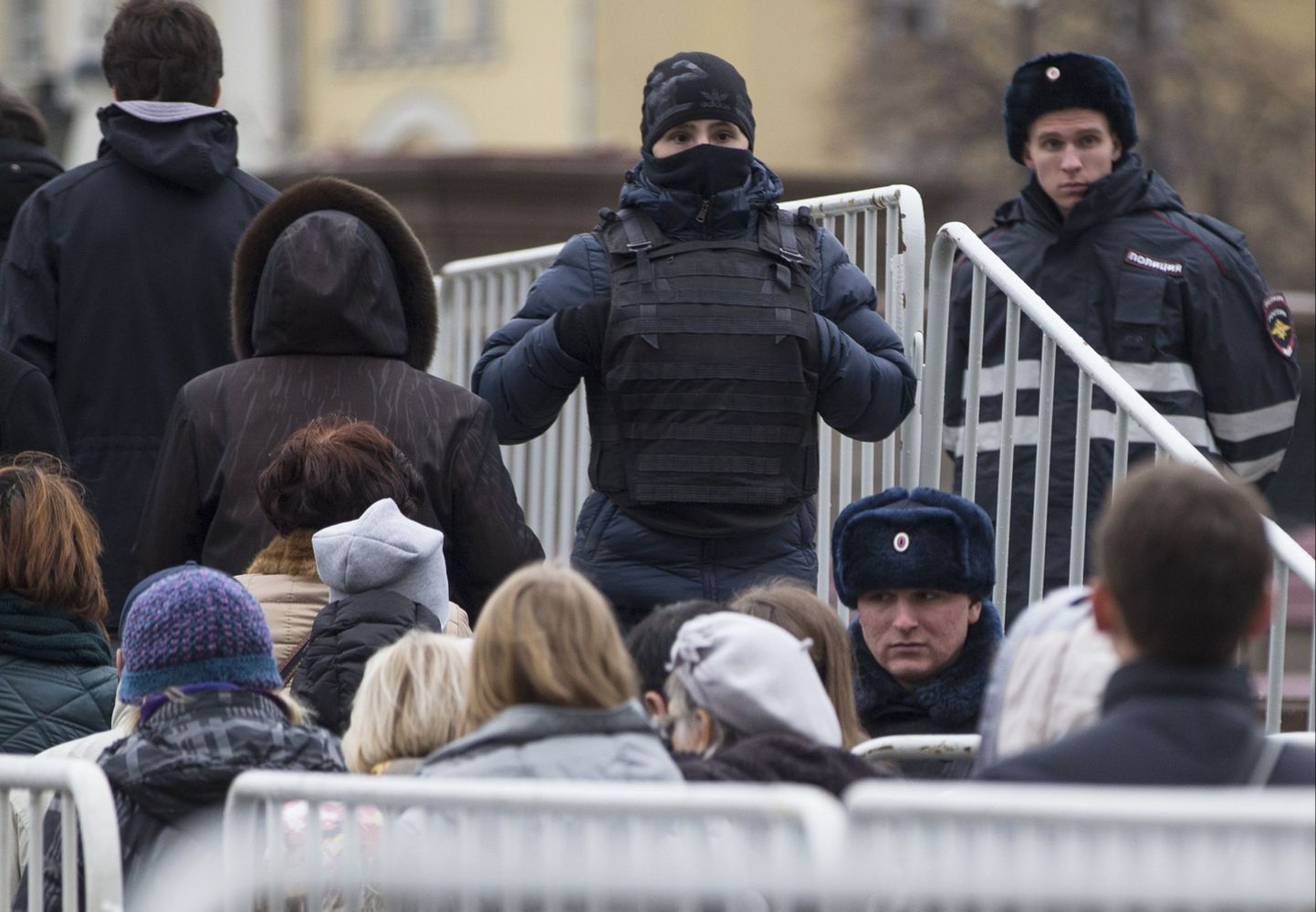 В России повышены меры безопасности после парижских атак.