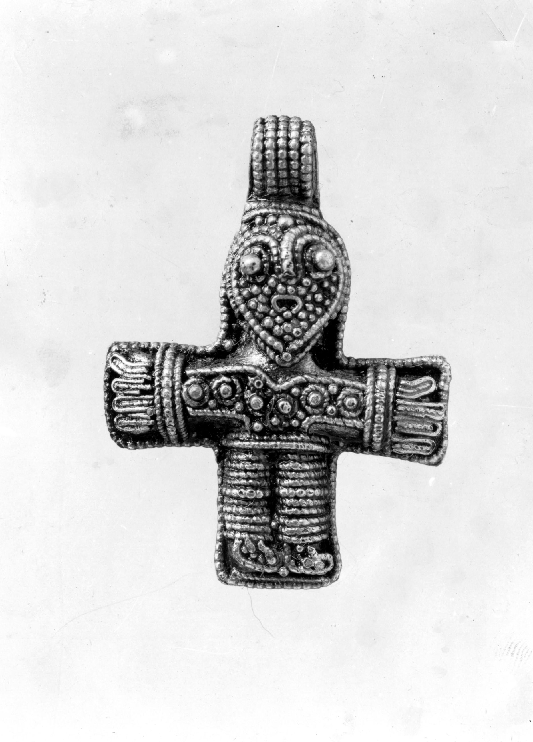 10. sajandist pärit ripats, mis väidetavalt kujutab ristilöödud Jeesust