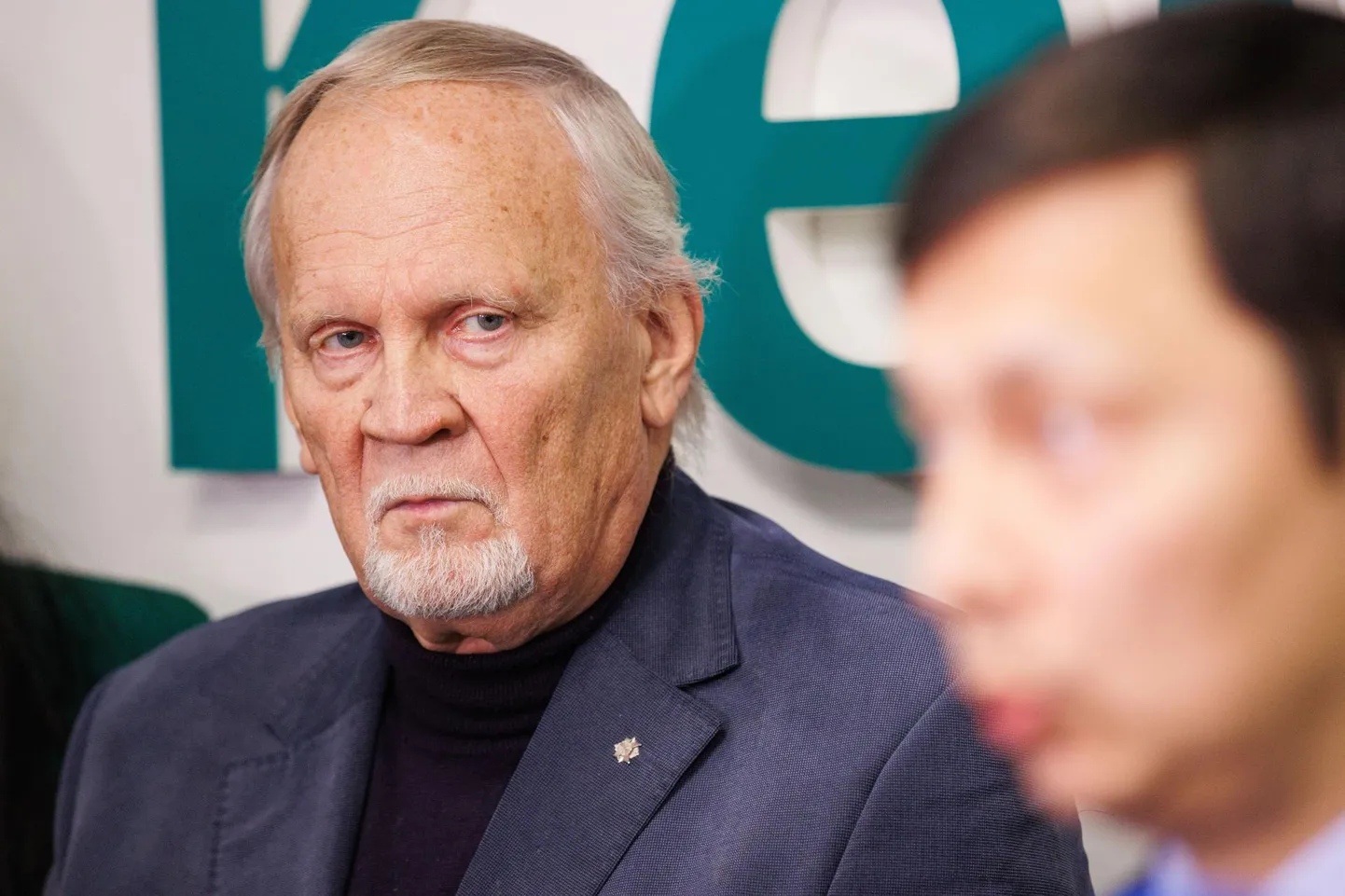 Kalev Kallo, paremal Keskerakonna esimees Mihhail Kõlvart.