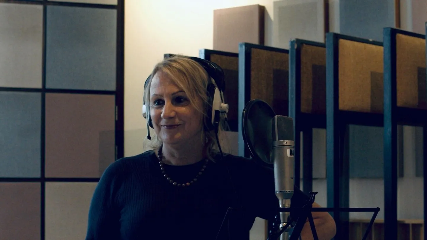 Jane Savidge tuleb ja esitleb raamatut Pulpi albumist "This Is Hardcore"