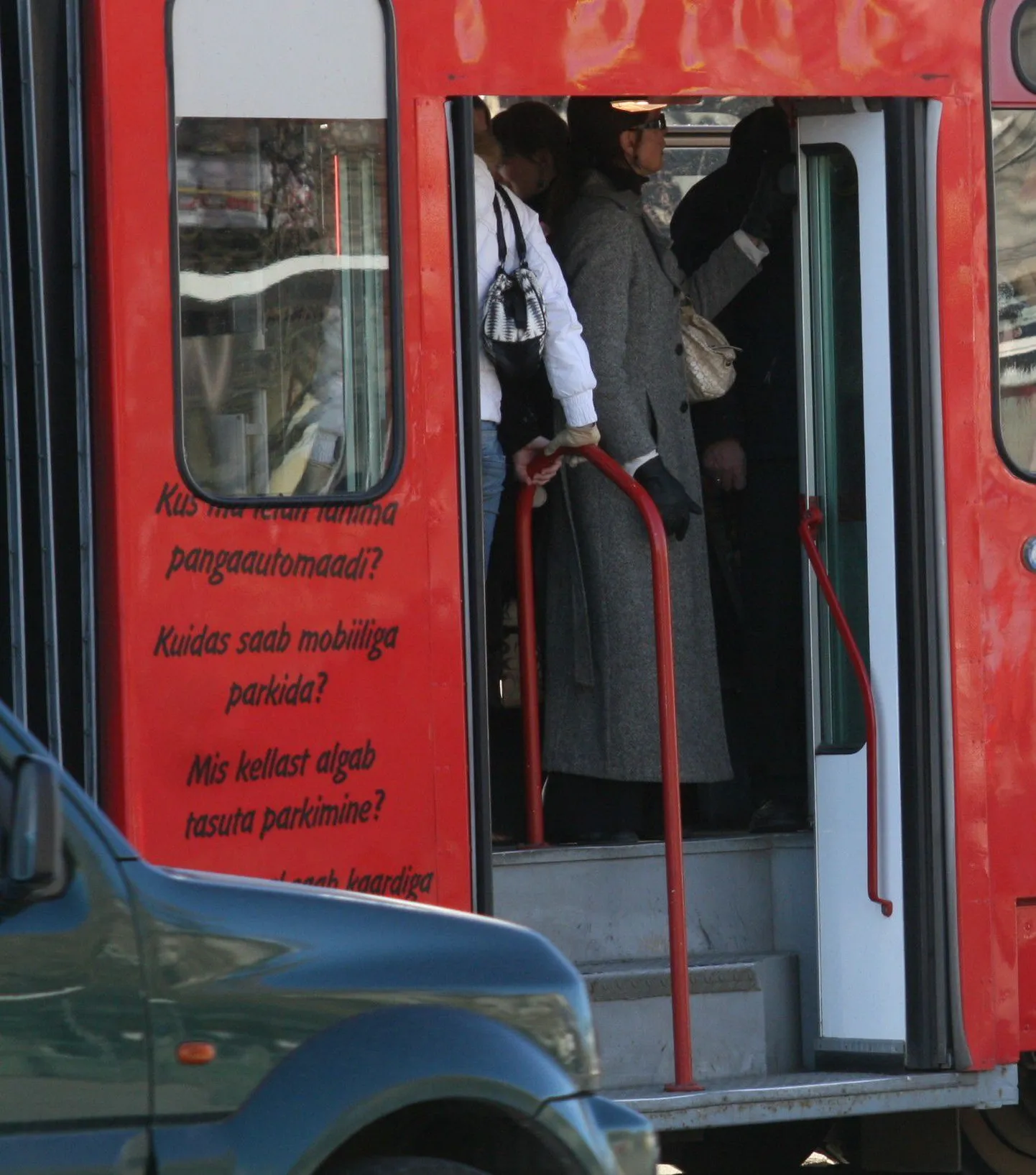 UNICEF-i Eesti Rahvuskomitee president ja näitleja Elle Kull eelistab autosõidule trammi