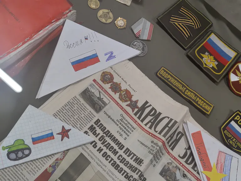 Экспонаты выставки «Несокрушимый код. Трофеи украинских бойцов», Эстонский военный музей, апрель 2025 года.