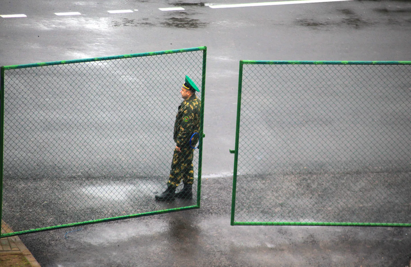 Пограничник на белорусской границе. Иллюстративное фото