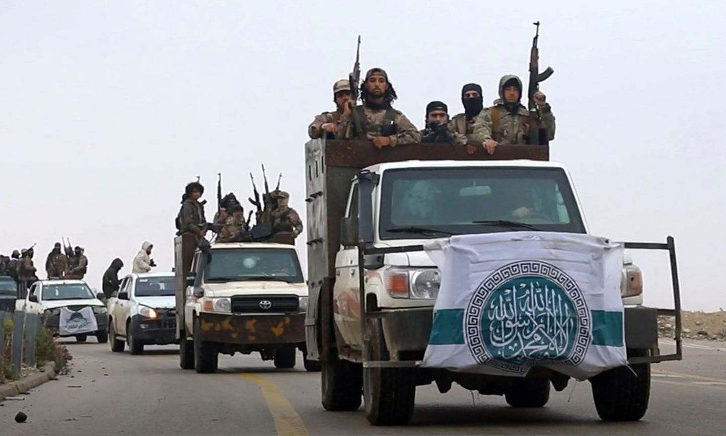 Al-Qaedaga seotud uudisetagentuur Ibaa News Agency avaldas foto äärmusrühmitusega liidus tegutsevatest võitlejatest Põhja-Süürias detsembri hakul.