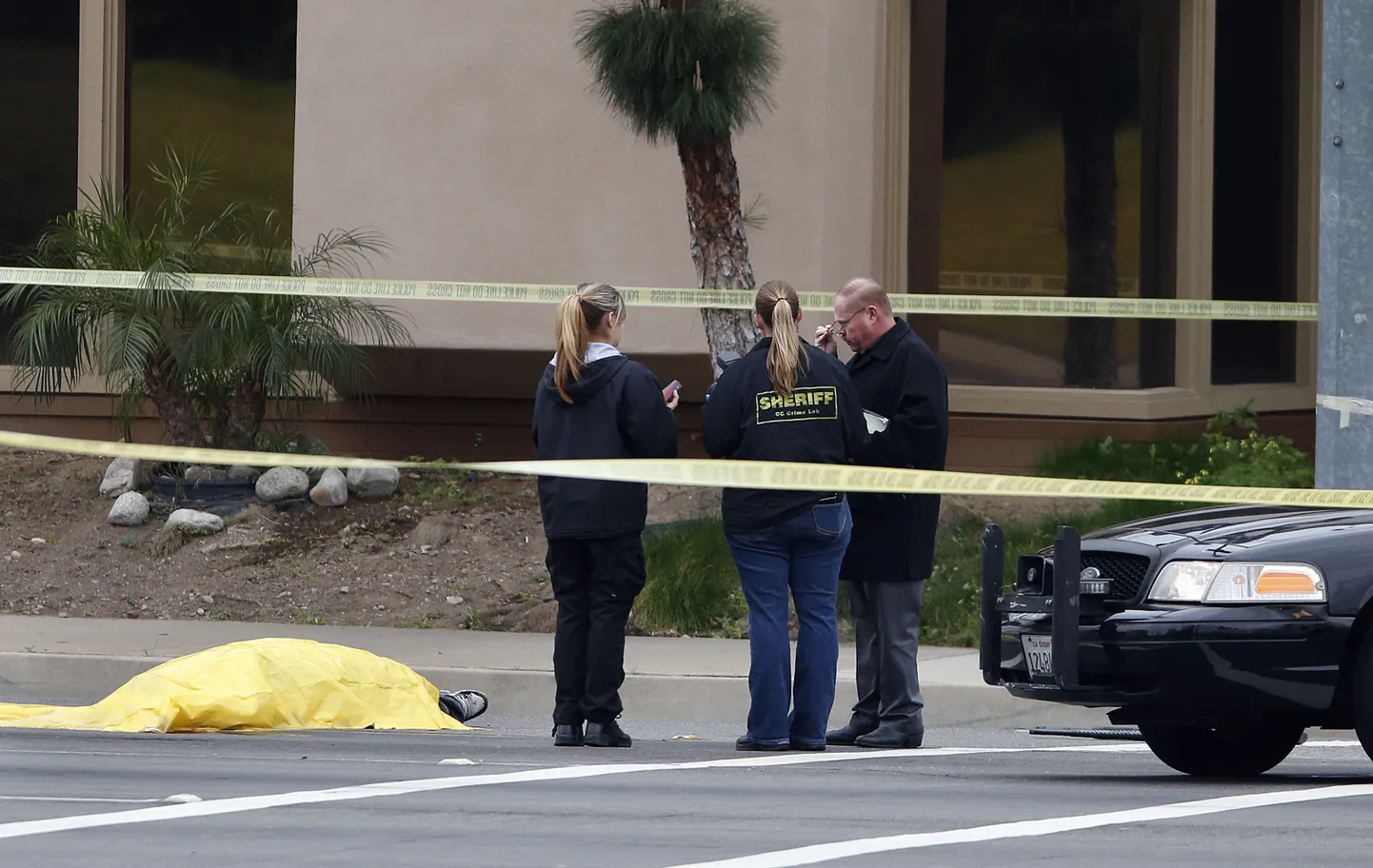 Relvastatud isik tulistas teisipäeval USA California osariigis surnuks kolm inimest ning lasi seejärel maha ka iseenda.