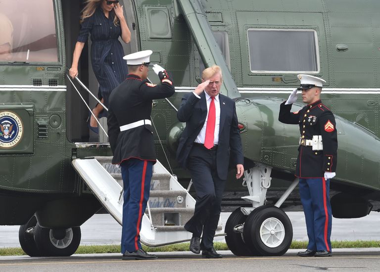 USA president Donald Trump reedel Morristowni lennuväljale saabumas.