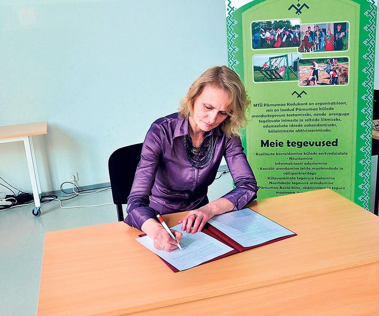 MTÜ Pärnumaa Kodukandi nimel kirjutas vabatahtliku tegevuse arendamise ühise tegutsemise kokkuleppele alla juhatuse esimees Eve Sikka.