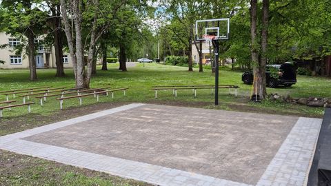 FOTOD ⟩ Ambla sai noobli kossuplatsi ja uue discgolfiraja