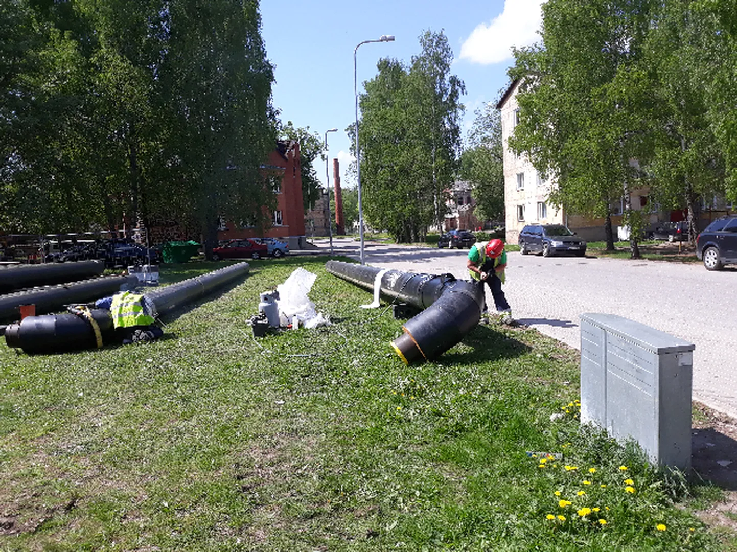 Küttetrassi ehitustööd segavad Valga Pika tänava elanike sooja veega varustamist.