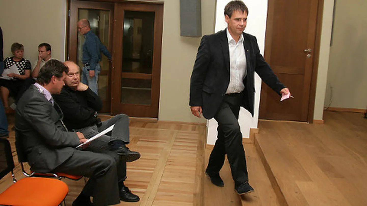 2006. aasta sügisel astus Võhmar välja Res Publicast, leides, et parteituna on tal valla asju riigi tasandil parem ajada. Nüüd kandideerib ta IRLi nimekirjas riigikogusse ja kaalub pärast valimist ka erakonda astumist.