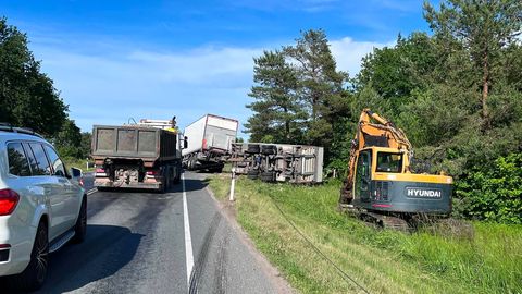 FOTOD & VIDEO SÜNDMUSKOHALT ⟩ Veoauto sõitis Tahula külas kraavi