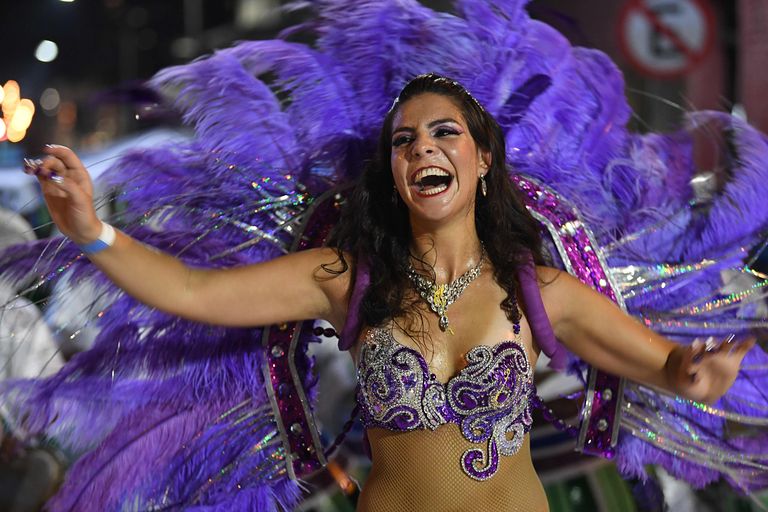 Uruguays Montevideos toimub maailma pikim karneval, mis kestab üle 40 päeva