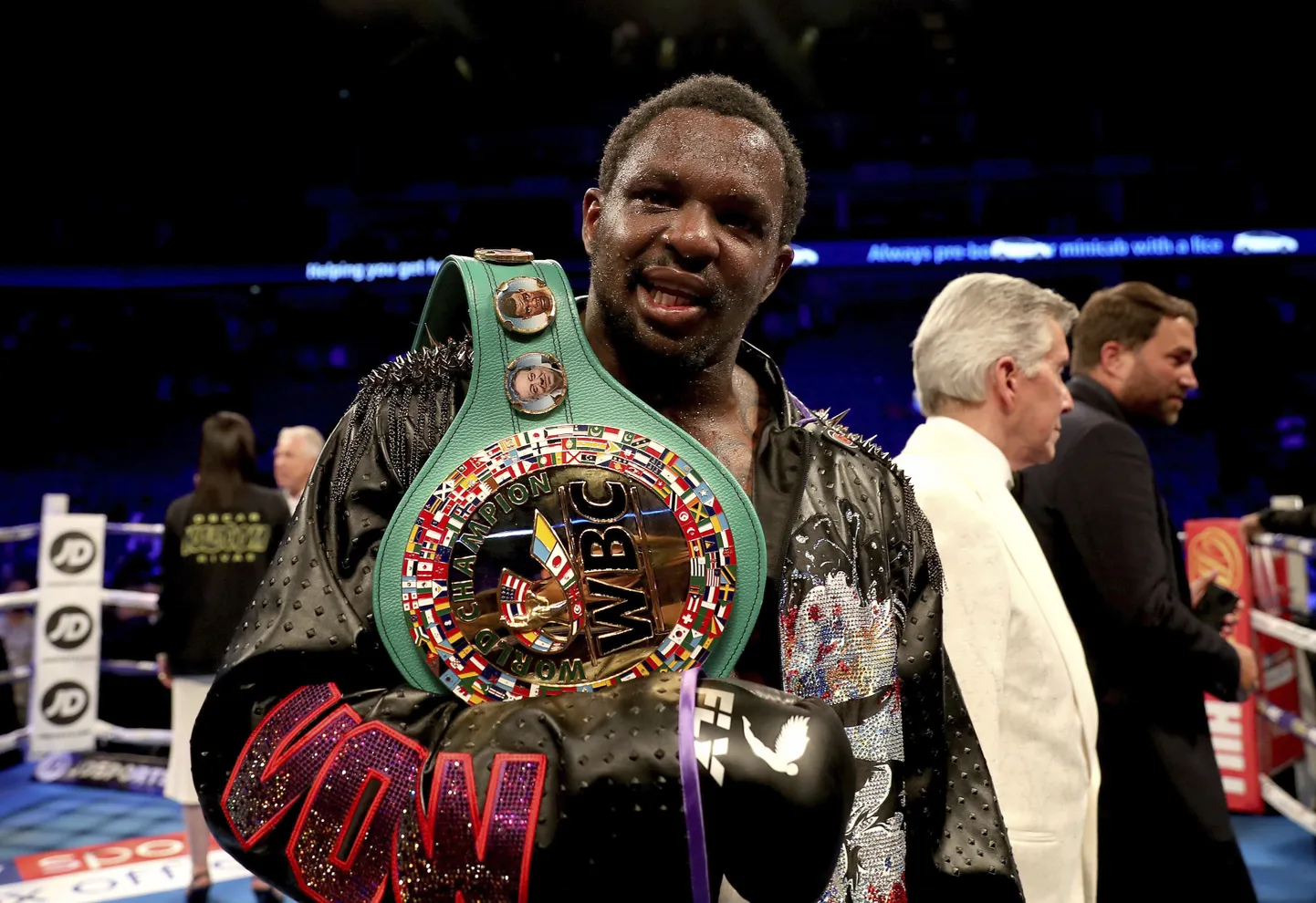Dillian Whyte pärast võitu Rivas'e üle. Enne seda matši andis Whyte positiivse dopinguproovi.