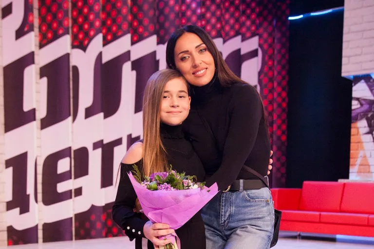 Певица Алсу и ее дочь Микелла.