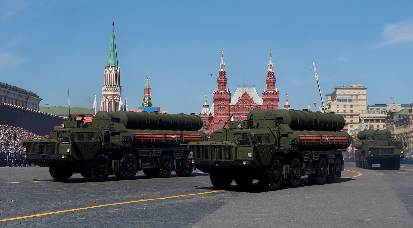 Mobiilsed S-400 raketisüsteemid võidupüha paraadil Moskvas.