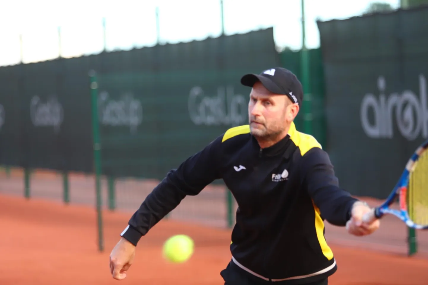Viljandimaa tennisemeistriks krooniti Kert Villems, kes on tippsportlasena mänginud lauatennist.