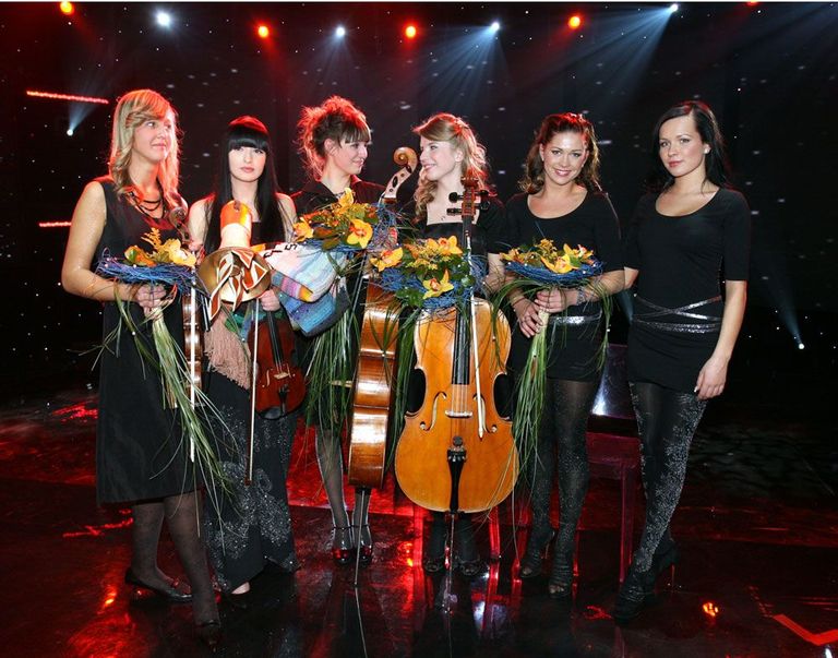 Eestit Eurovisioonil esindav laul valitakse konkursil «Eesti laul», kus tänavu võidutses Urban Symphony.