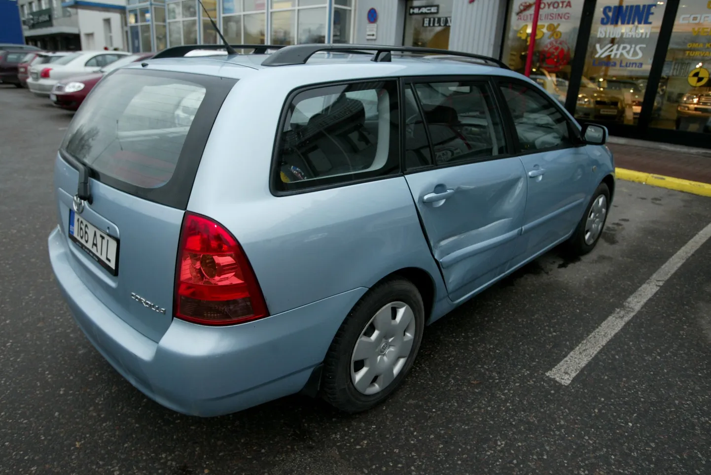 Mõlgitud auto.