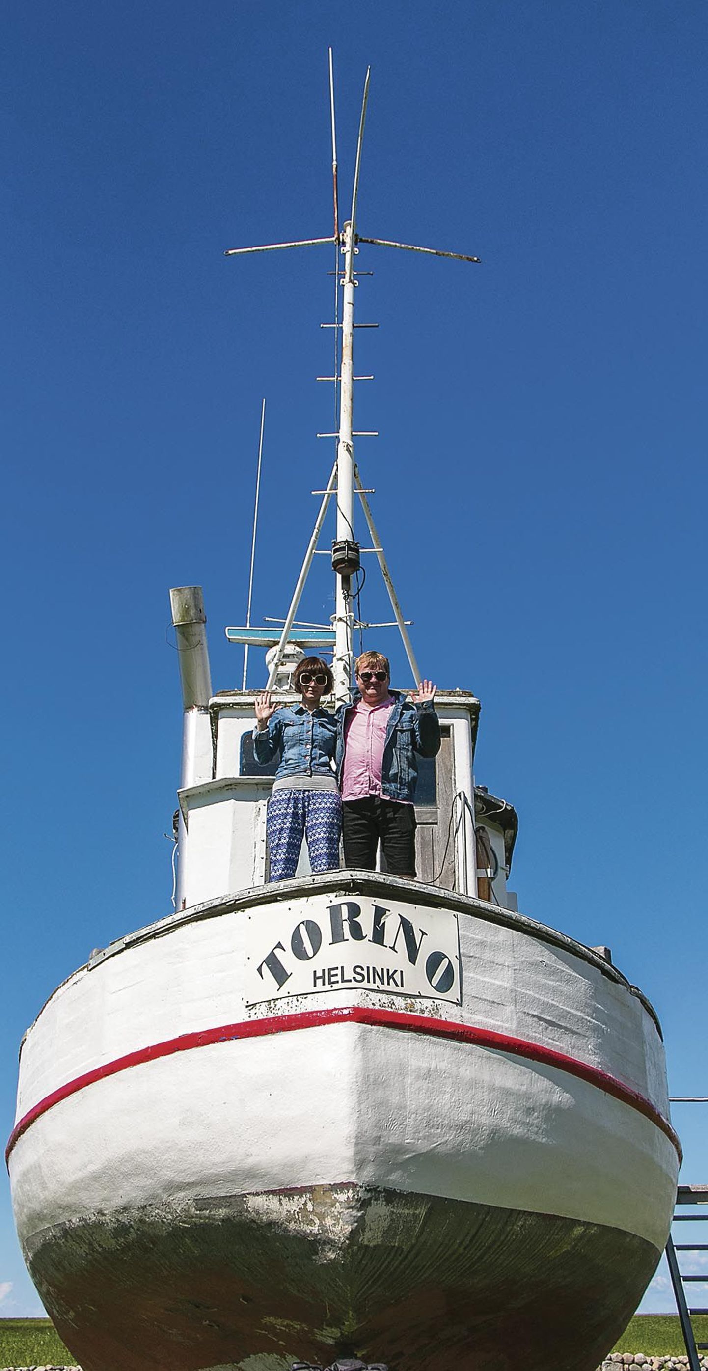 Katrin ja Andres Maimik on roninud Võistes vanuripõlve veetvale laevale, mis on üks uue mängufilmi võttepaiku.