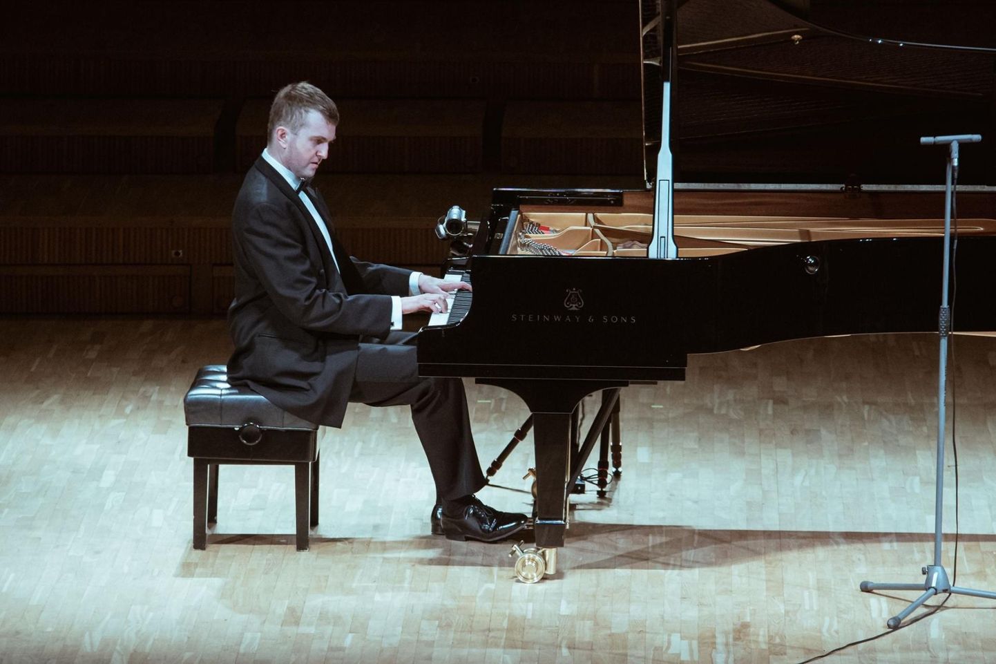Sten Lassmanni soolokontsert «Non plus ultra» Estonia kontserdisaalis.