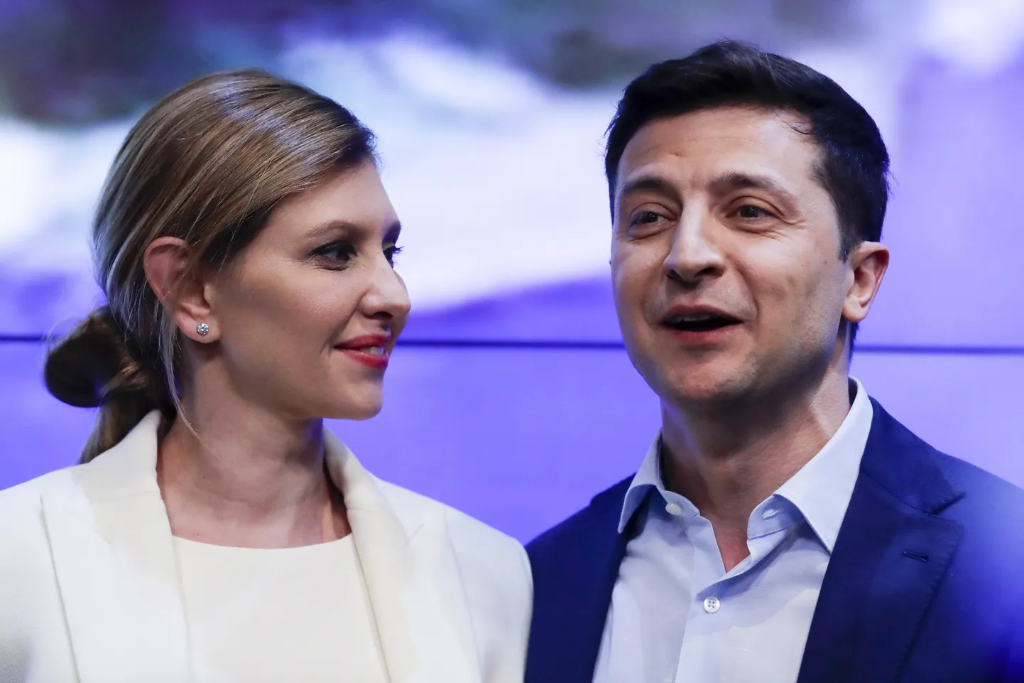 Ukraina uueks presidendiks saanud Volodõmõr Zelenskõi ja ta naine Olena