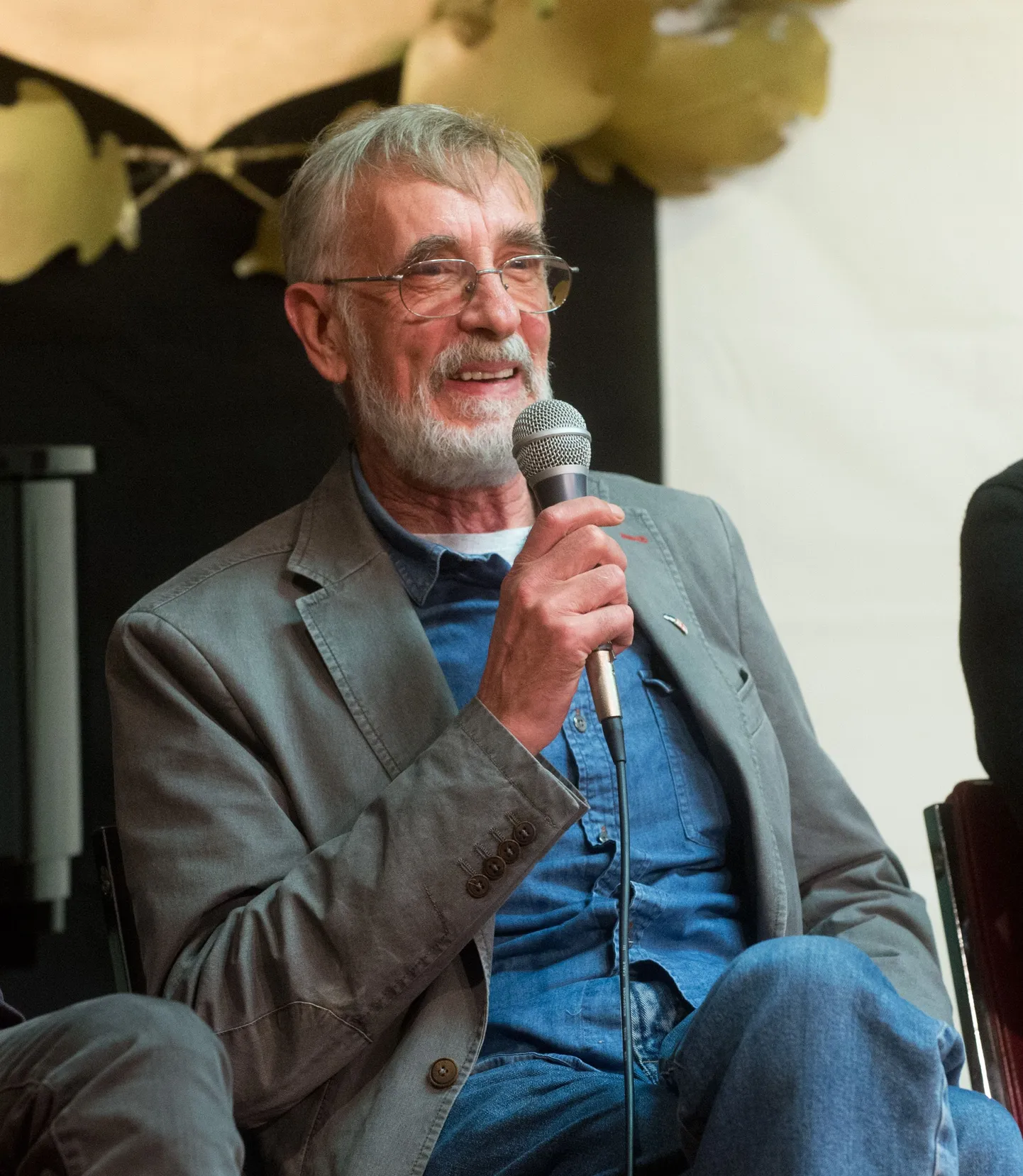 Лембит Ульфсак рассказывает о фильме «Мандарины» в Эстонском доме Лос-Анджелеса.