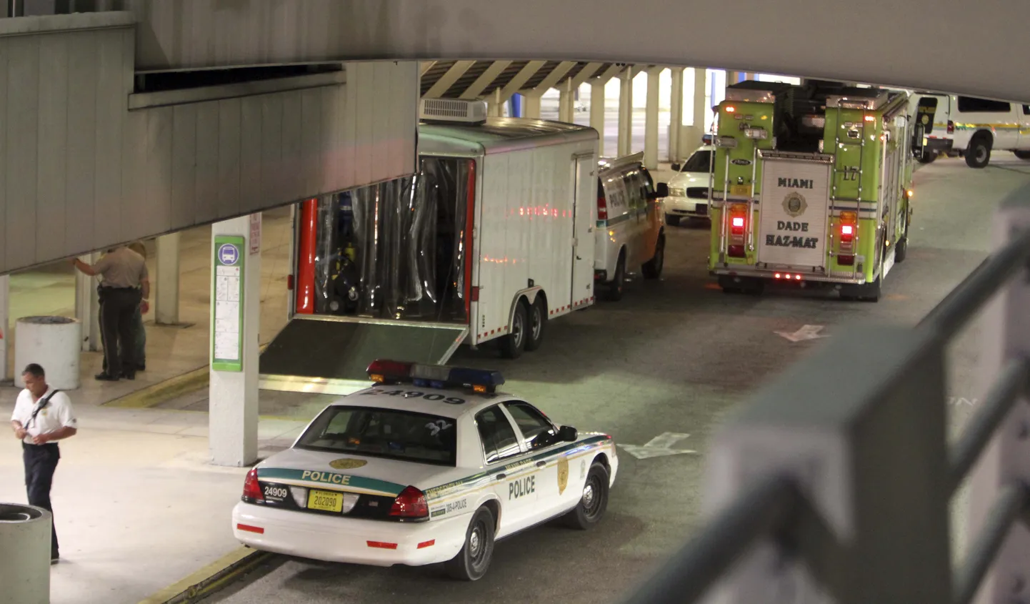 Politsei- ja tuletõrjeautod Miami rahvusvahelisel lennuväljal.