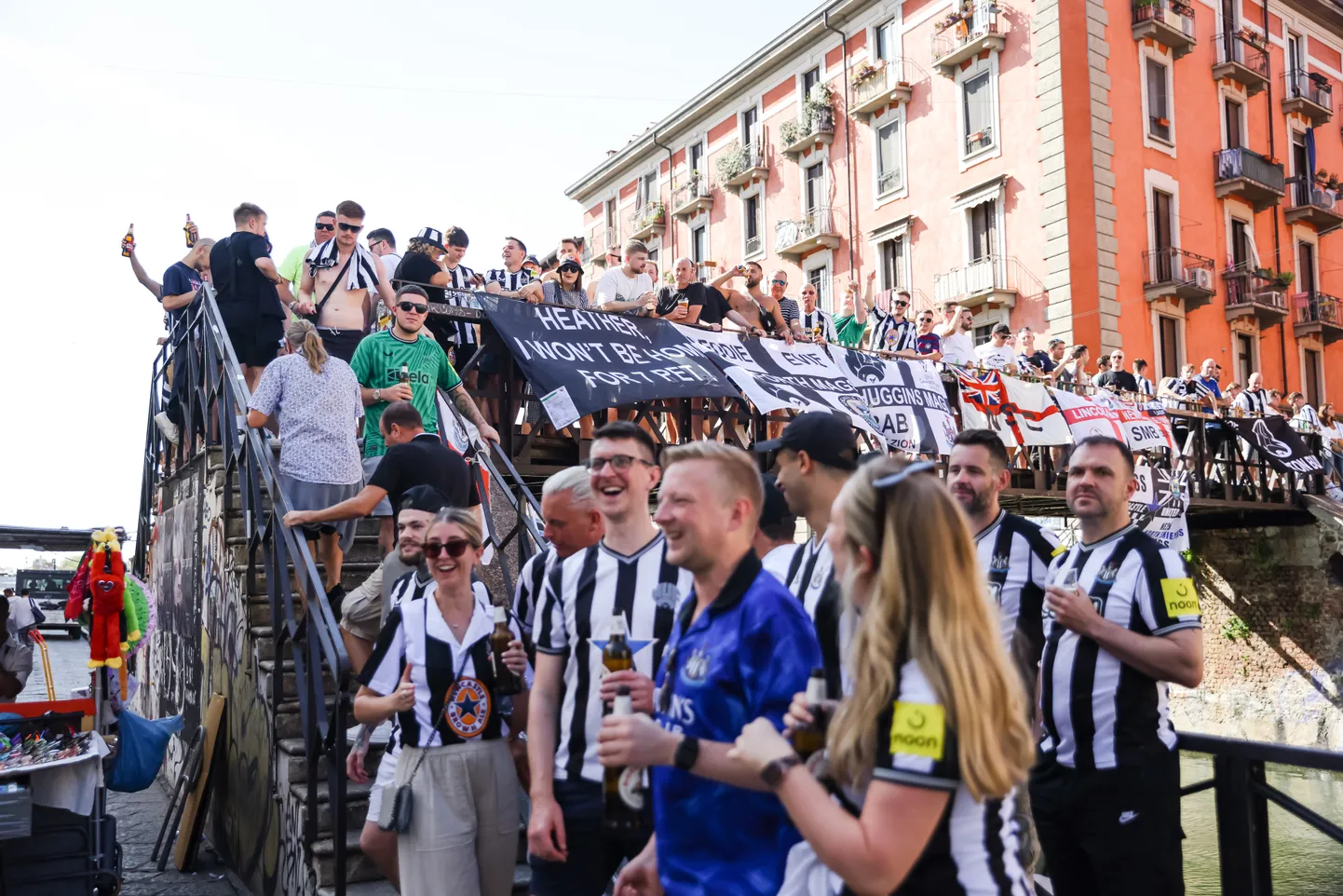 Newcastle Unitedi fännid Milanos.