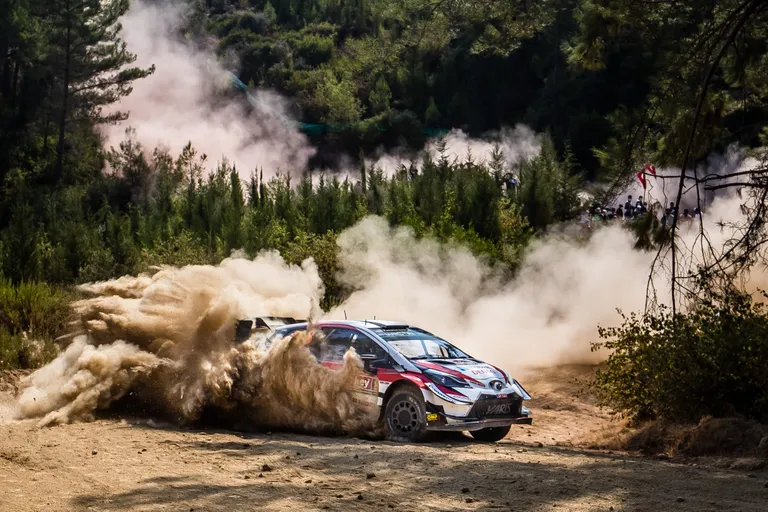 Ott Tänak ja Martin Järveoja Türgi ralli esimesel päeval 38 km pikkusel Cetibei kiiruskatsel.