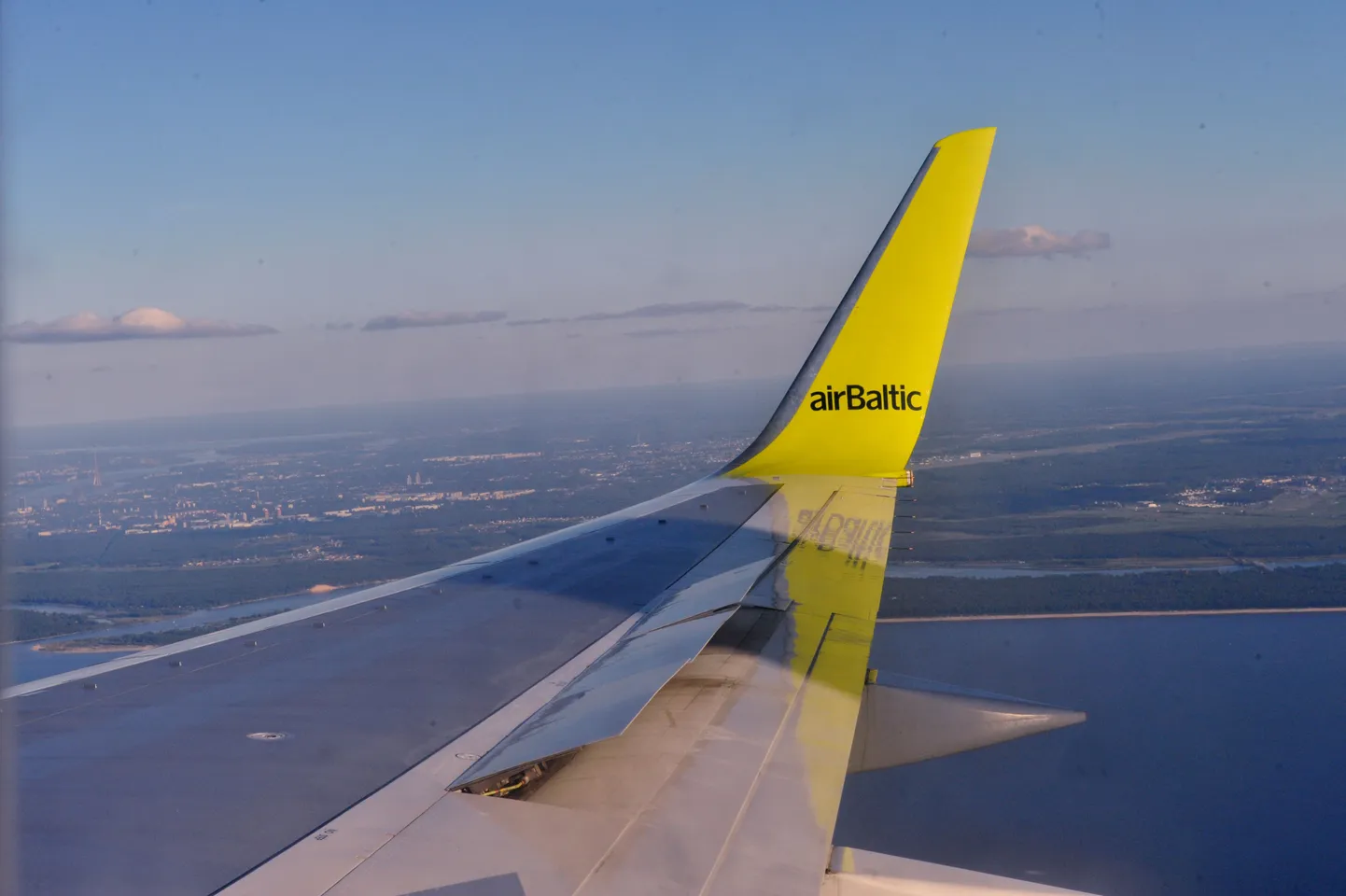 Самолет авиакомании Air Baltic.