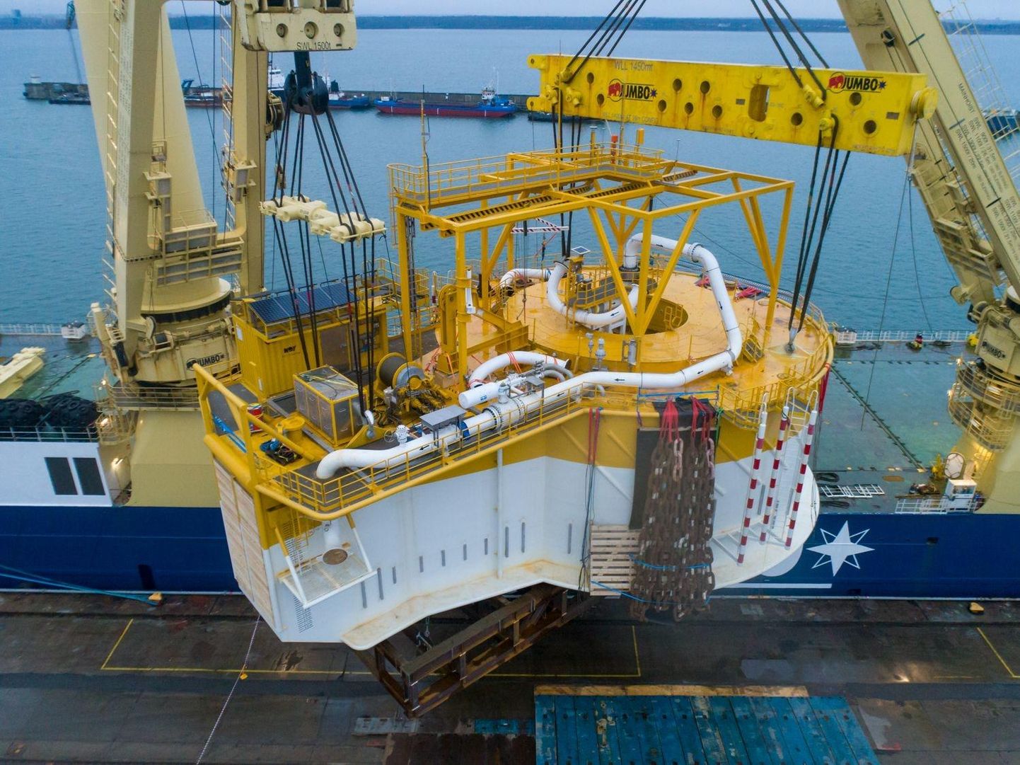 Дочерняя фирма BLRt Grupp, Marketex Offshore, построила в прошлом году для норвежской компании в Европе уникальную платформу, с помощью которой можно закачивать в танкеры нефть независимо от погодных условий.