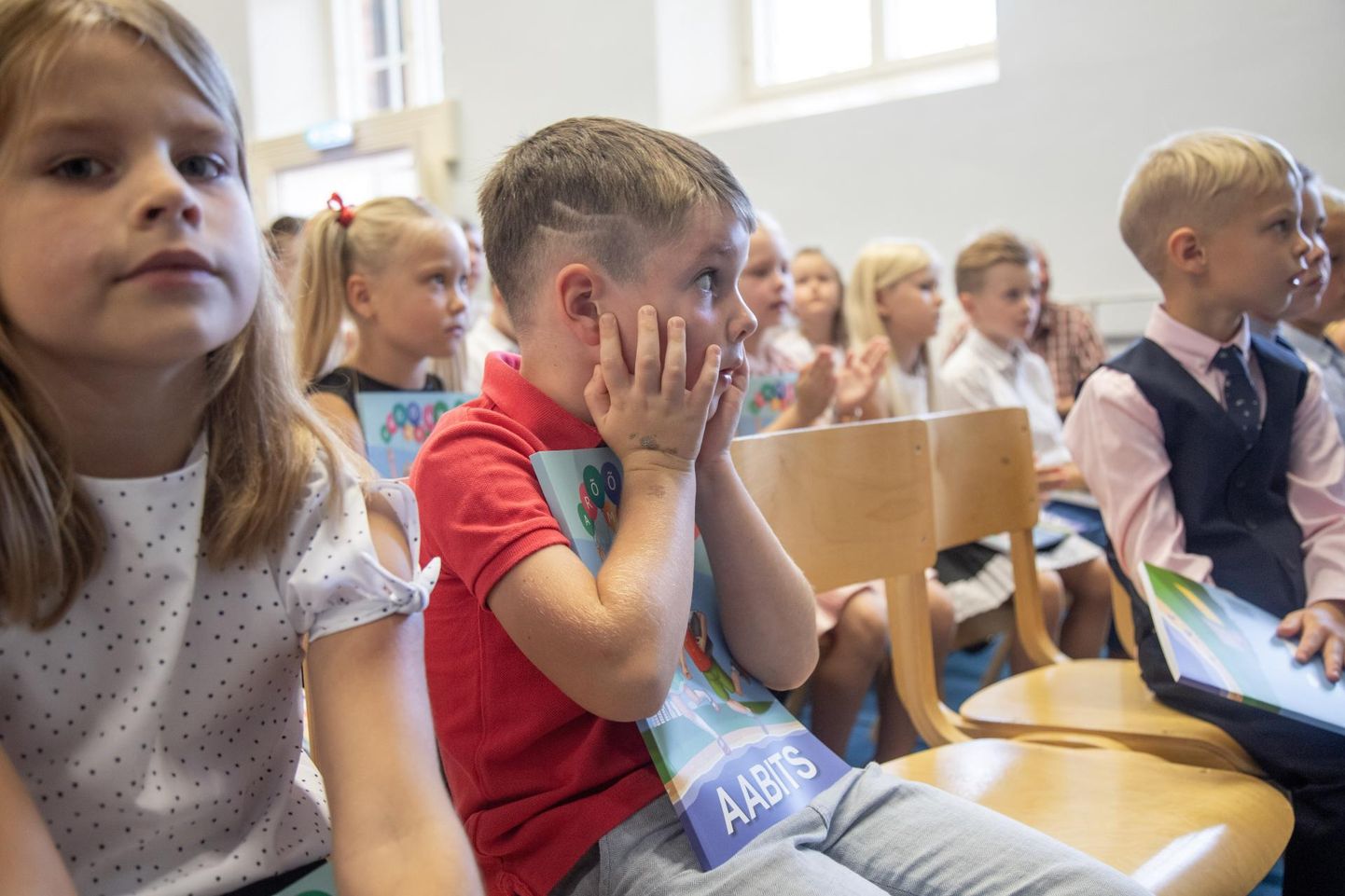 Esimesse klassi astujaid valdasid enne esimest koolipäeva erinevad tunded.