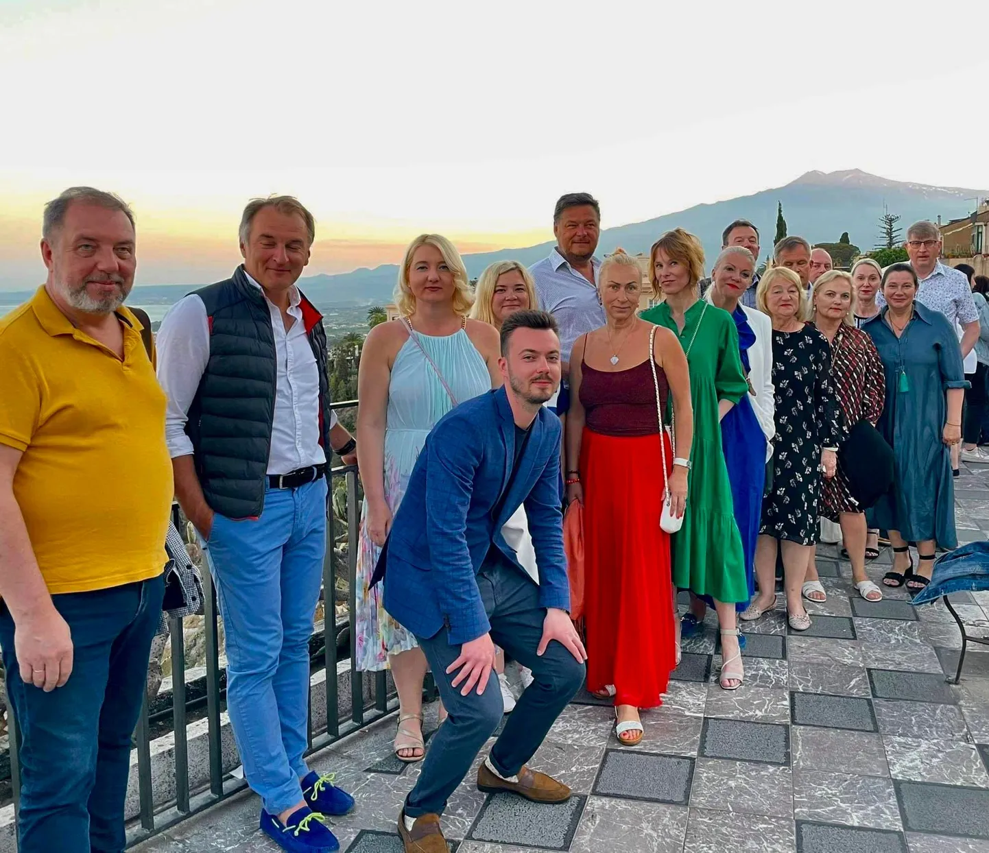 Klubilised imeilusas Taormina linnas, Michelini soovitusega restoranis Cinque Archi.