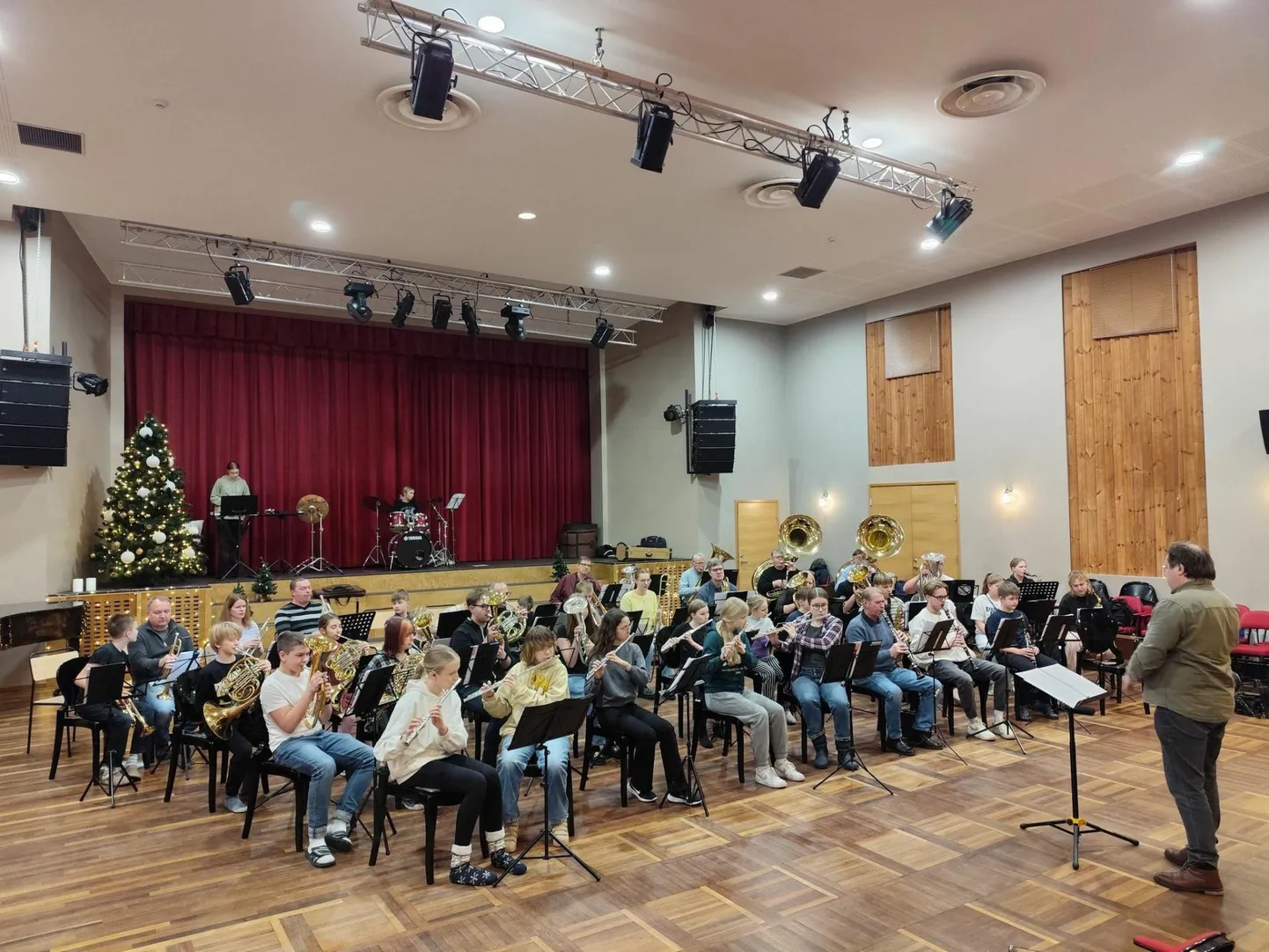 Paari nädala eest harjutas orkester Türi koos Rapla ja Kohila orkestriga pillilaagris laulupeo repertuaari. Sel nädalavahetusel on Türil esimene ettemäng.