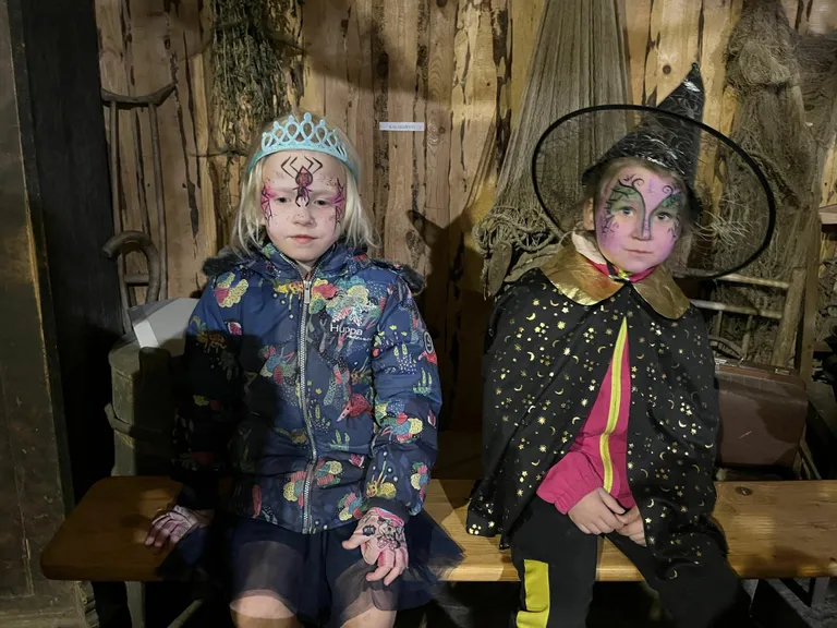 Keiu loometemplis valmis mõnelgi lastel kaunis näomaaling.