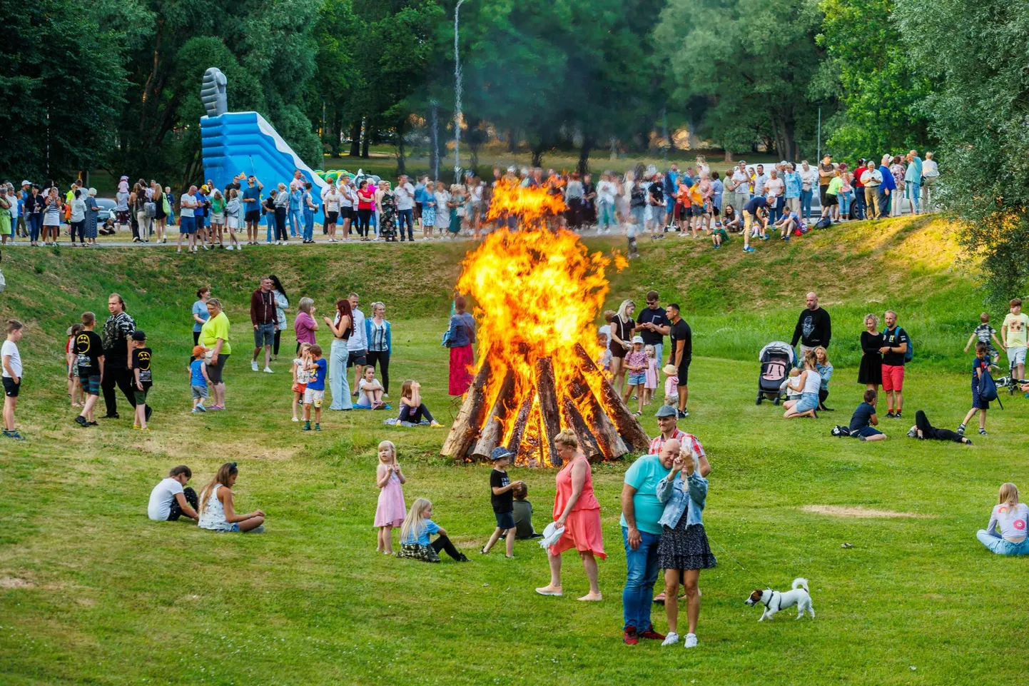 Valga linna jaanipidu mullu linnapargis