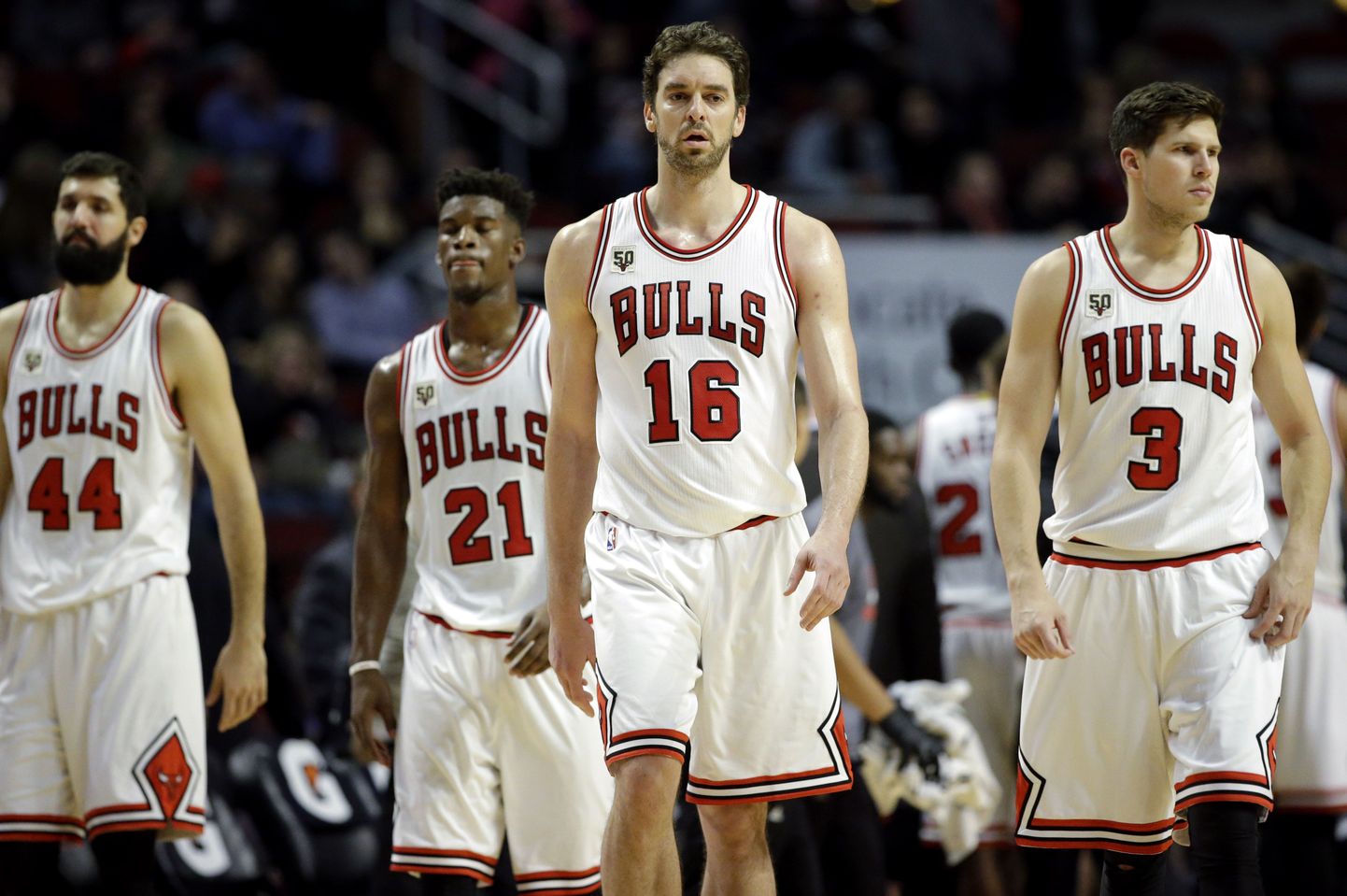 Chicago Bullsi mängijad Pau Gasol (nr 16), Doug McDermott (3), Nikola Mirotic (44) ja Jimmy Butler (21).