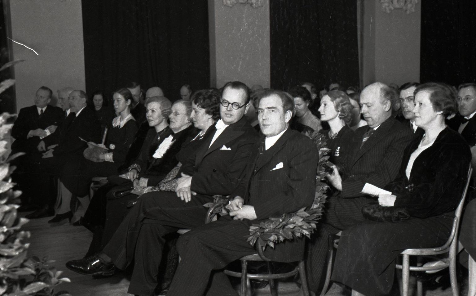 Heino Elleri (esireas paremal) 50. sünnipäeva puhul korraldati 10. märtsil 1937 Vanemuises kontsert tema helitöödest.