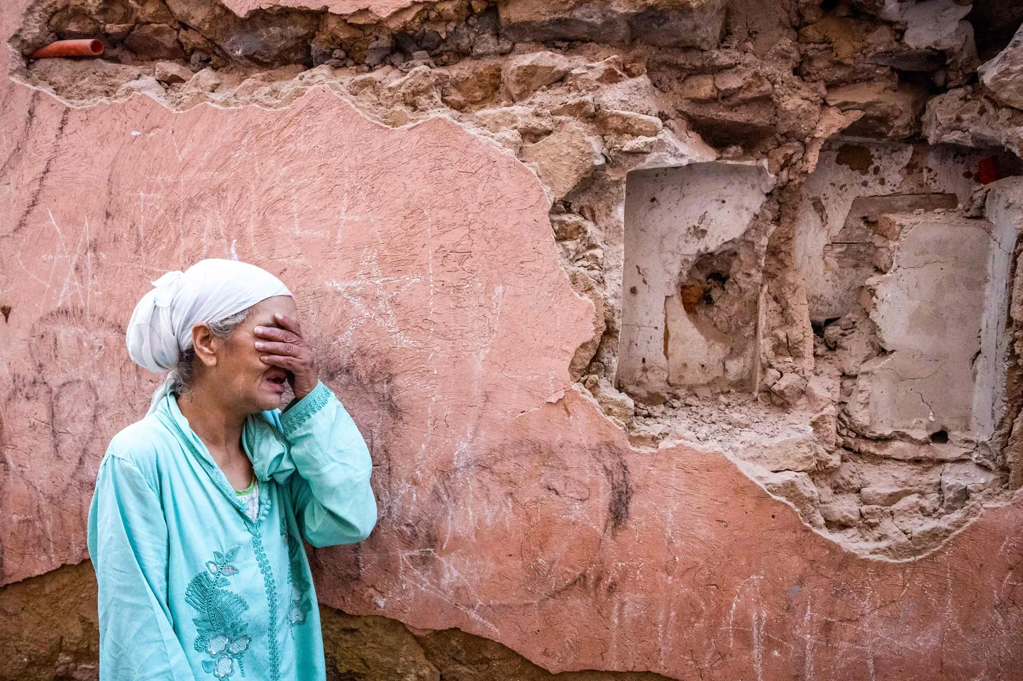 Kohaliku naise reaktsioon maavärina purustustele Marrakechis.