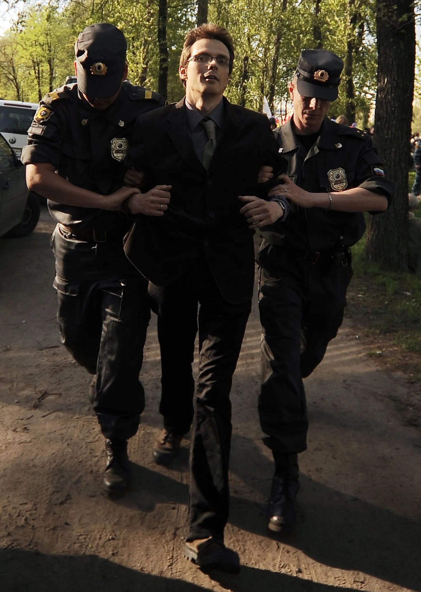Peterburi seksuaalvähemuste protest muutus vägivaldseks. Politsei arreteeris ühe homovastase vägivallatseja